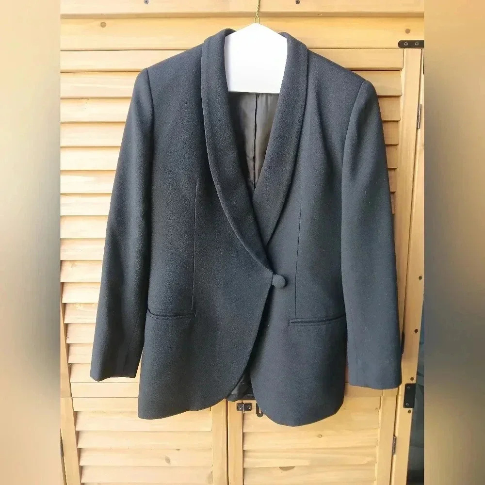 Saville Suit Petite 100% Wool Blazer in Black
